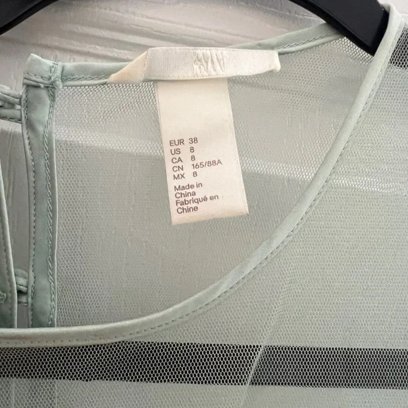 H&M Green Ruffled Women's Top - Picture 3 of 3